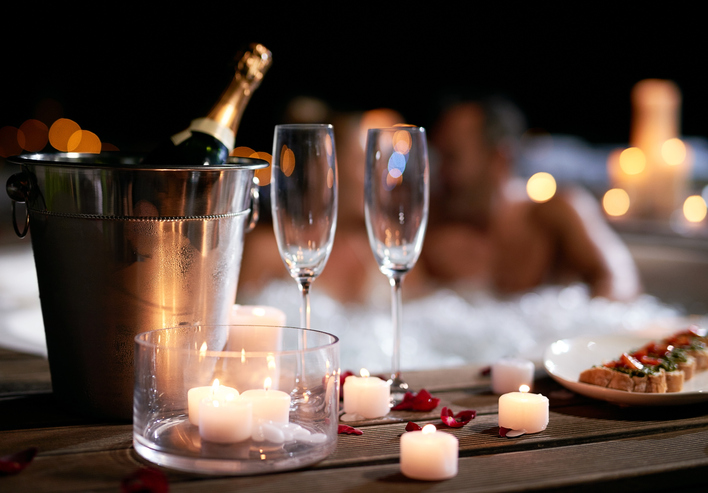 The Perfect Date Night: Romantic Ideas for Your Hot Tub
