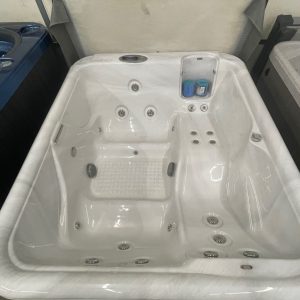Refurbished Saratoga Spa - 3 Seats
