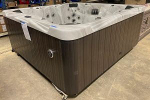 r423 6 | Young's Hot Tub Sales and Service Center