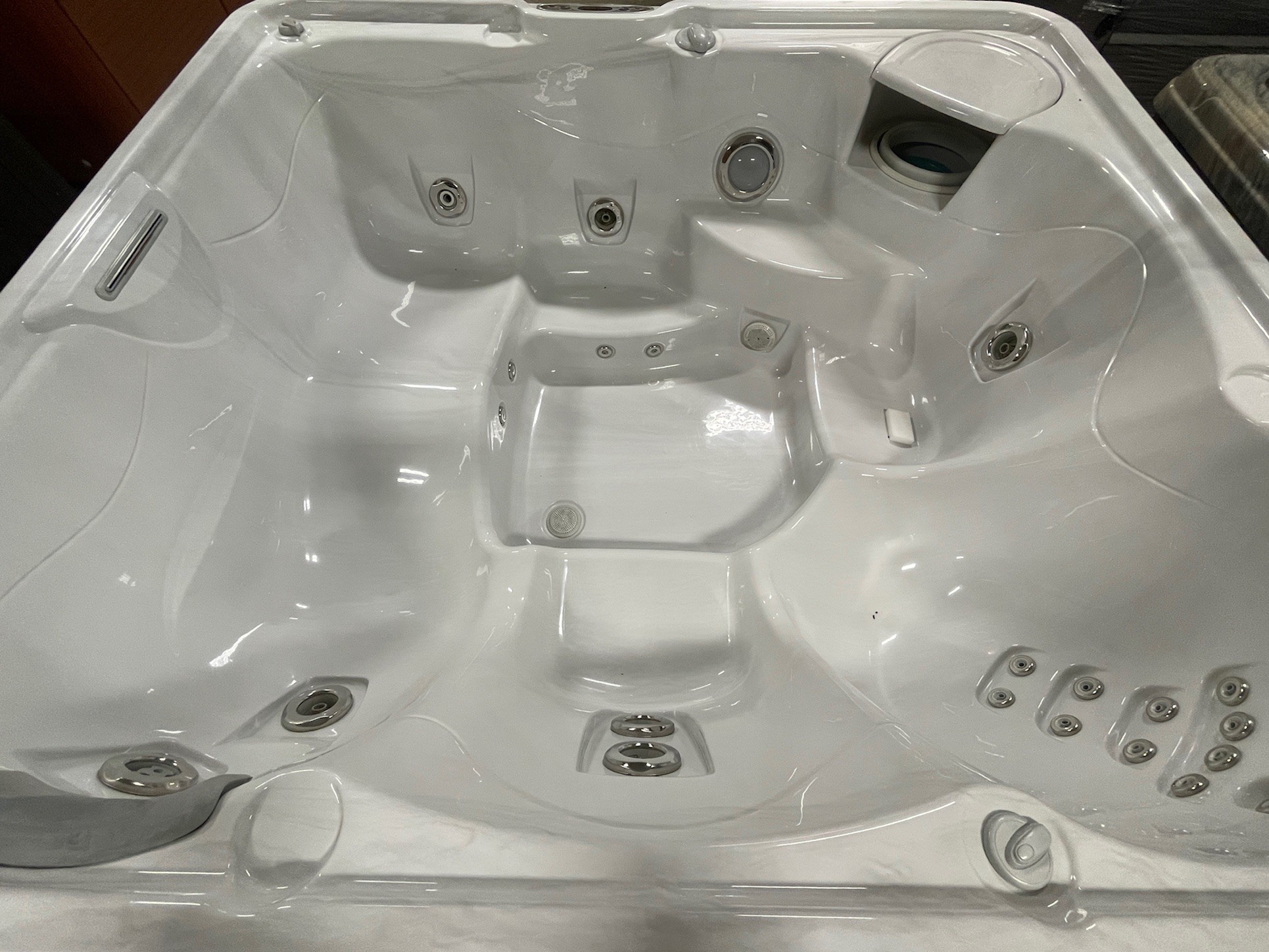 r415 4 | Young's Hot Tub Sales and Service Center
