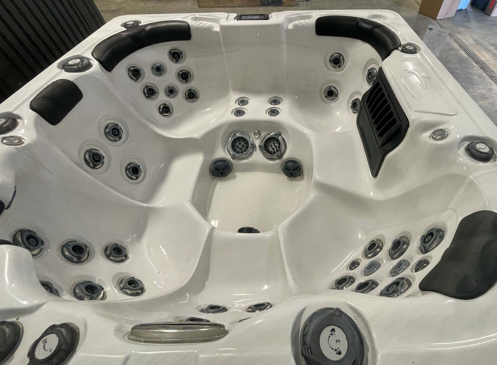 r436 4 | Young's Hot Tub Sales and Service Center